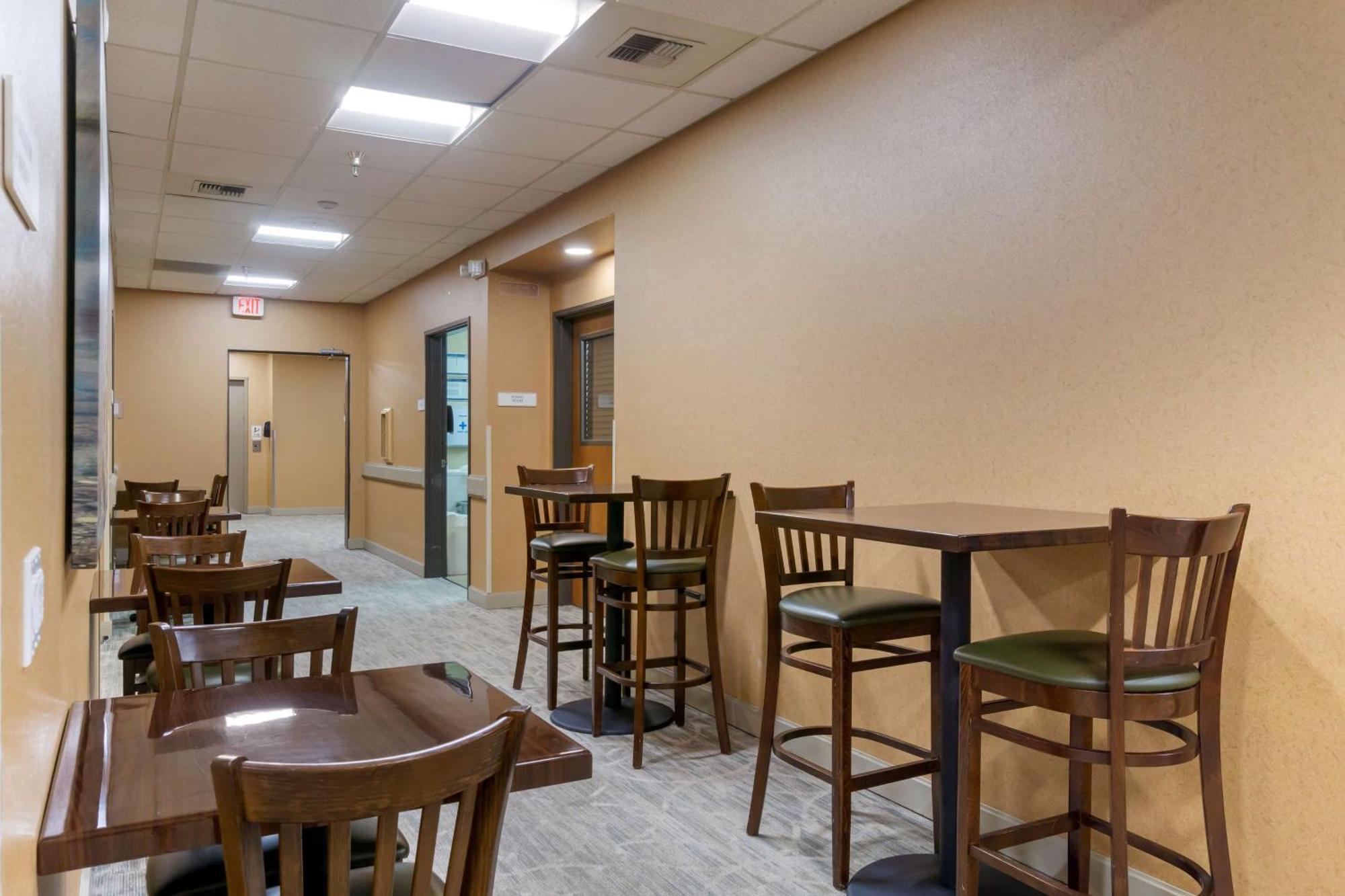 Best Western Plus Oak Harbor Hotel And Conference Center Exterior photo