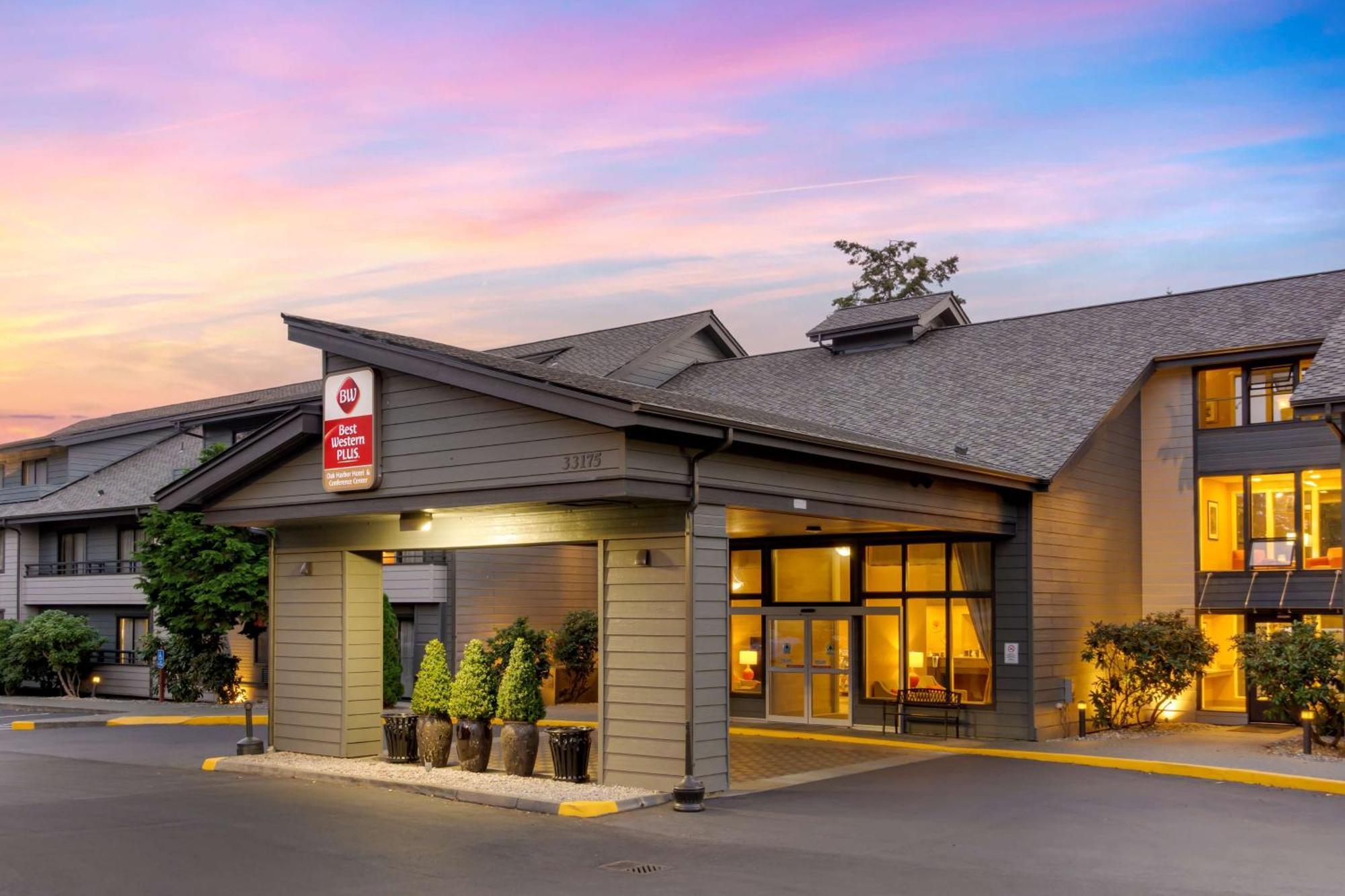 Best Western Plus Oak Harbor Hotel And Conference Center Exterior photo