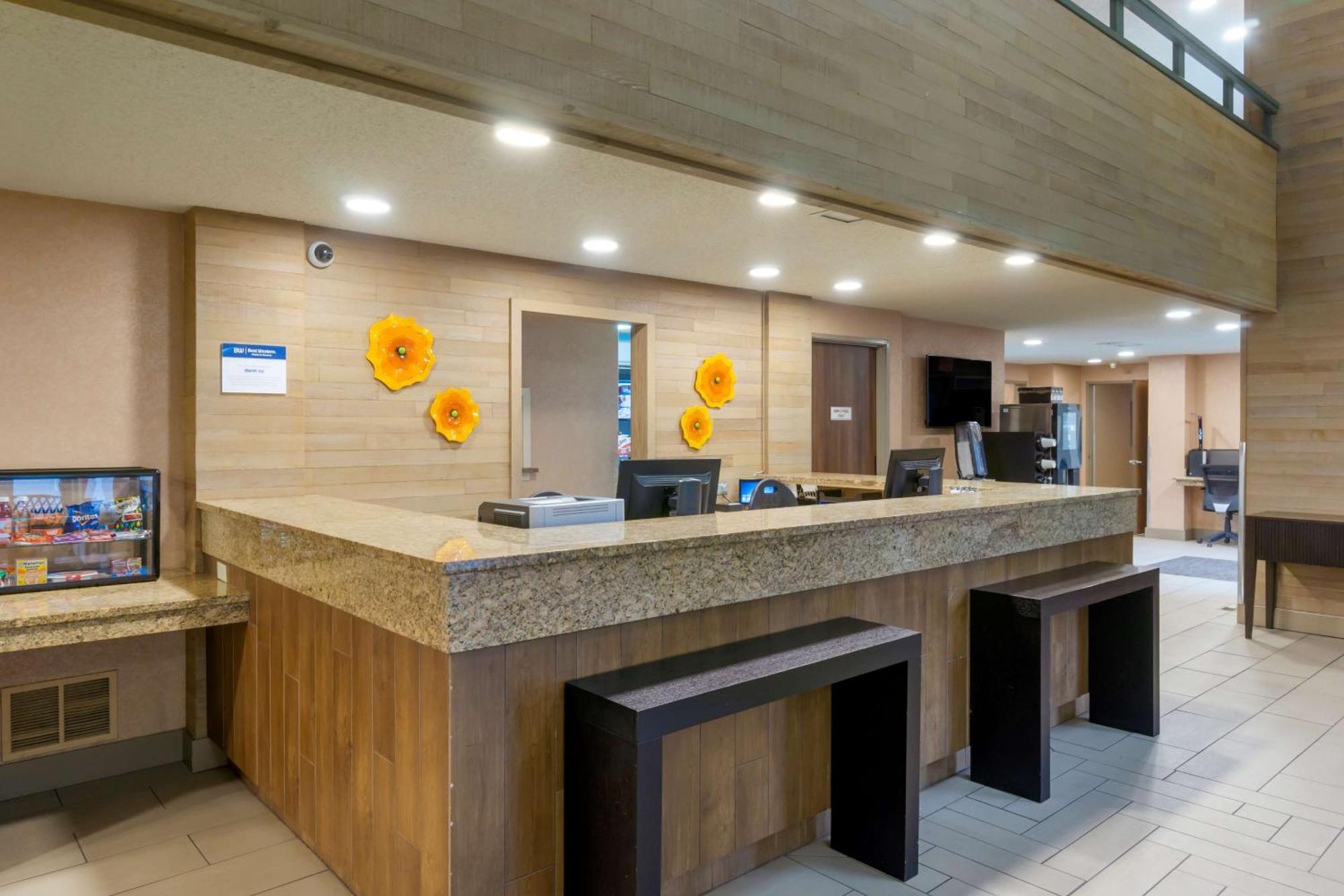 Best Western Plus Oak Harbor Hotel And Conference Center Exterior photo