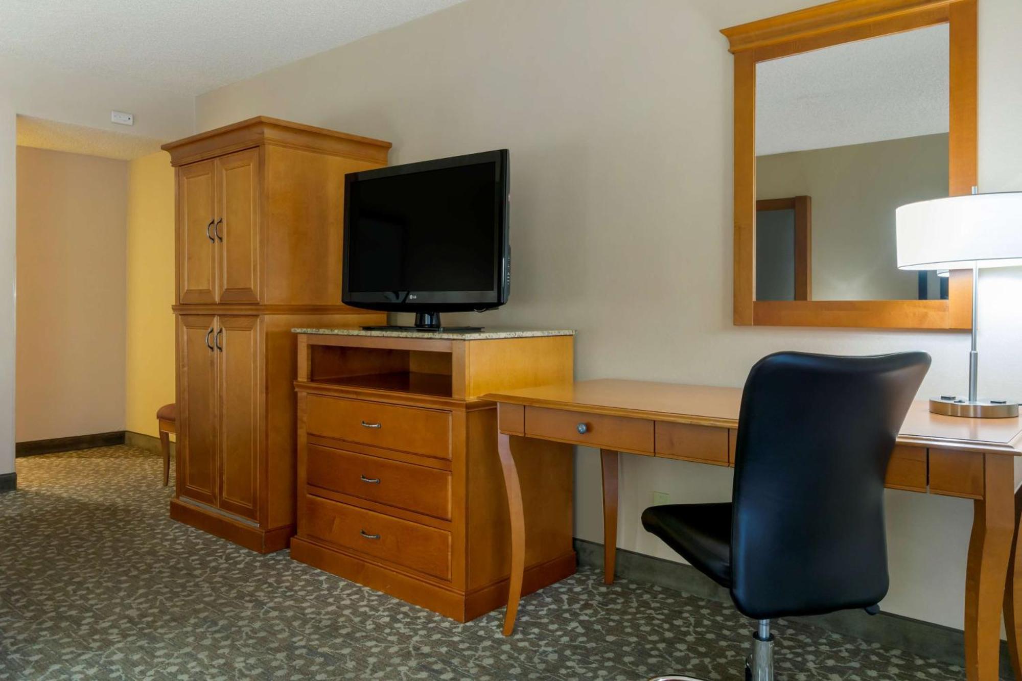 Best Western Plus Oak Harbor Hotel And Conference Center Exterior photo