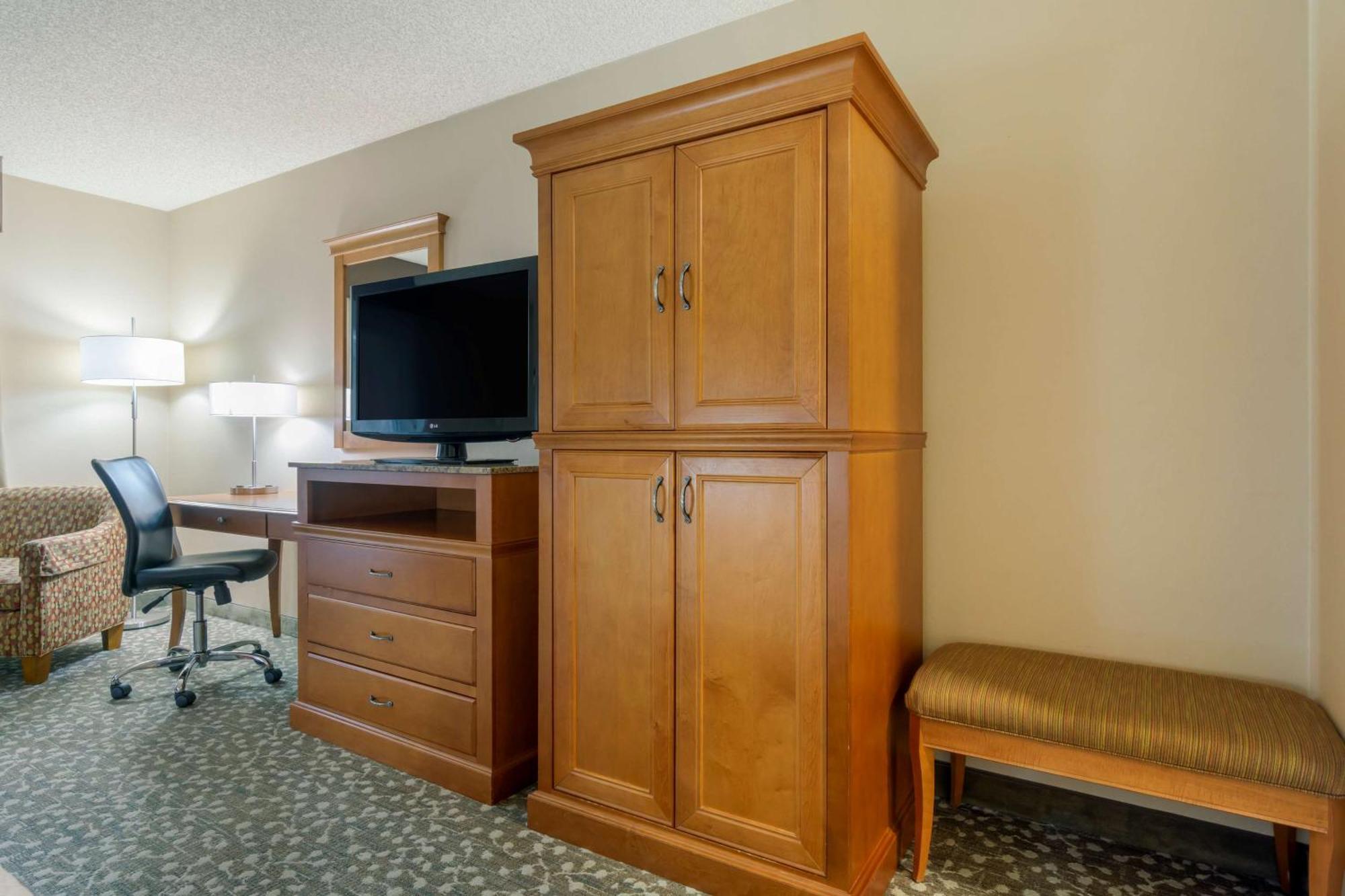 Best Western Plus Oak Harbor Hotel And Conference Center Exterior photo