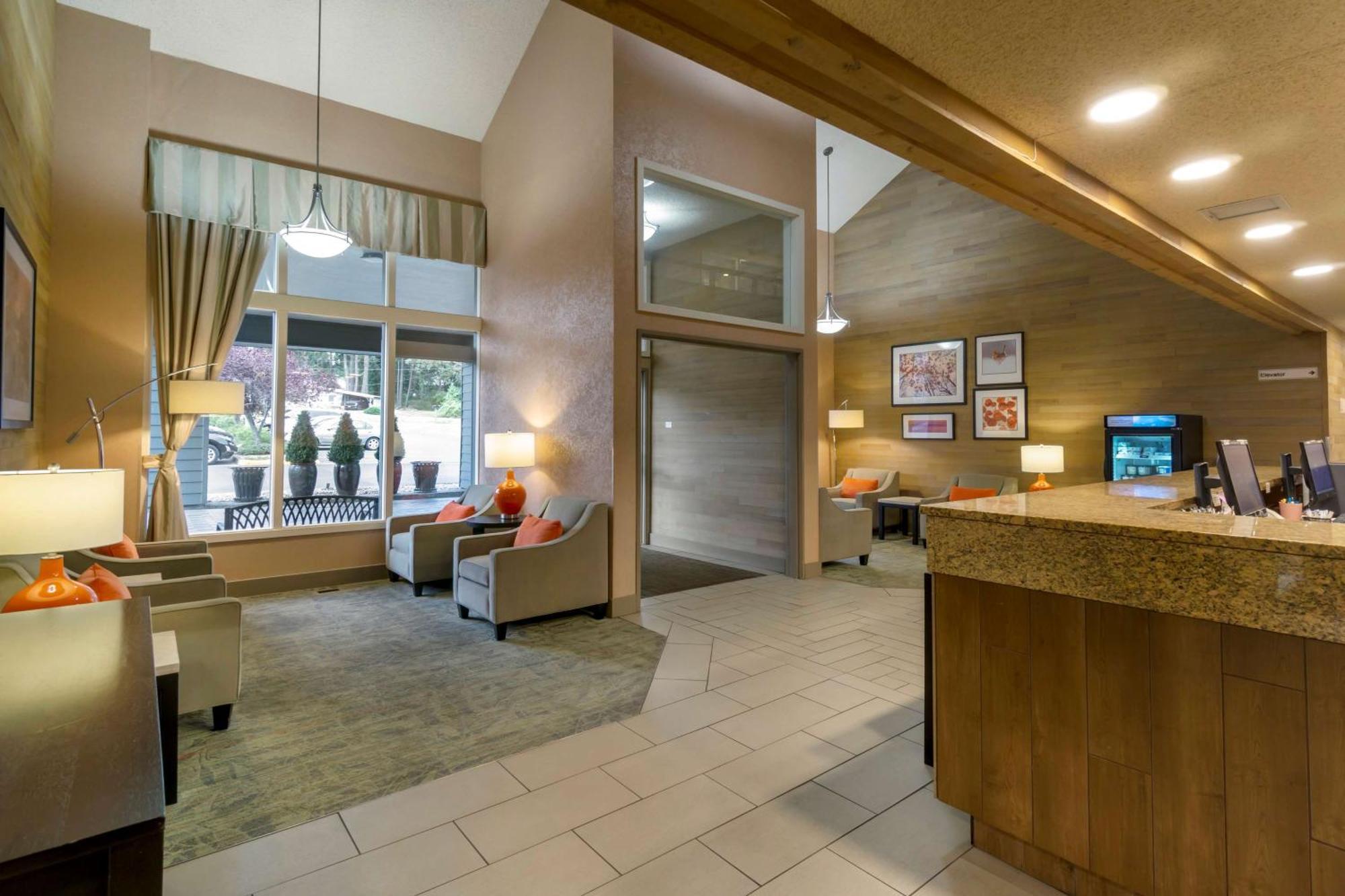 Best Western Plus Oak Harbor Hotel And Conference Center Exterior photo