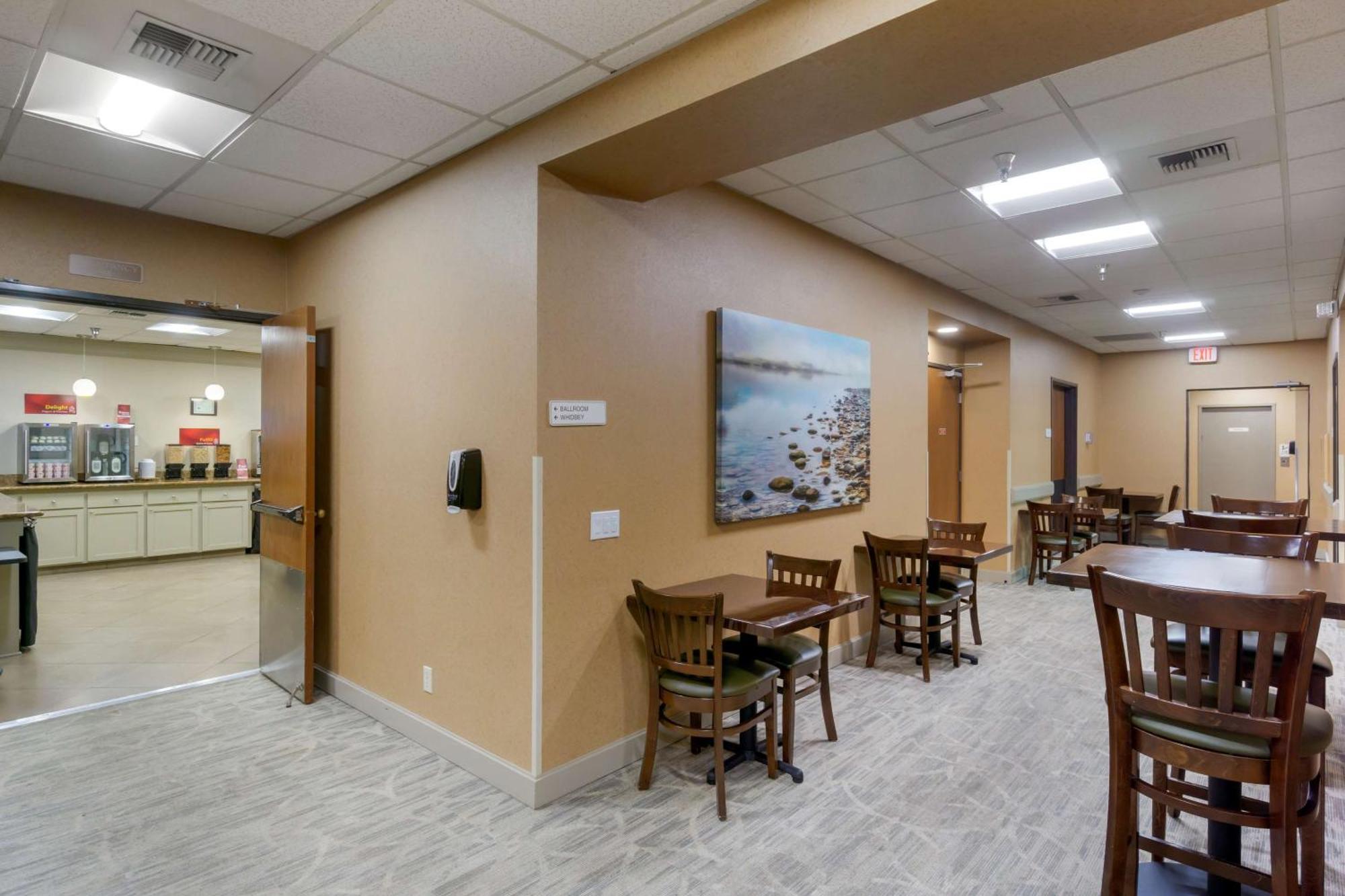 Best Western Plus Oak Harbor Hotel And Conference Center Exterior photo