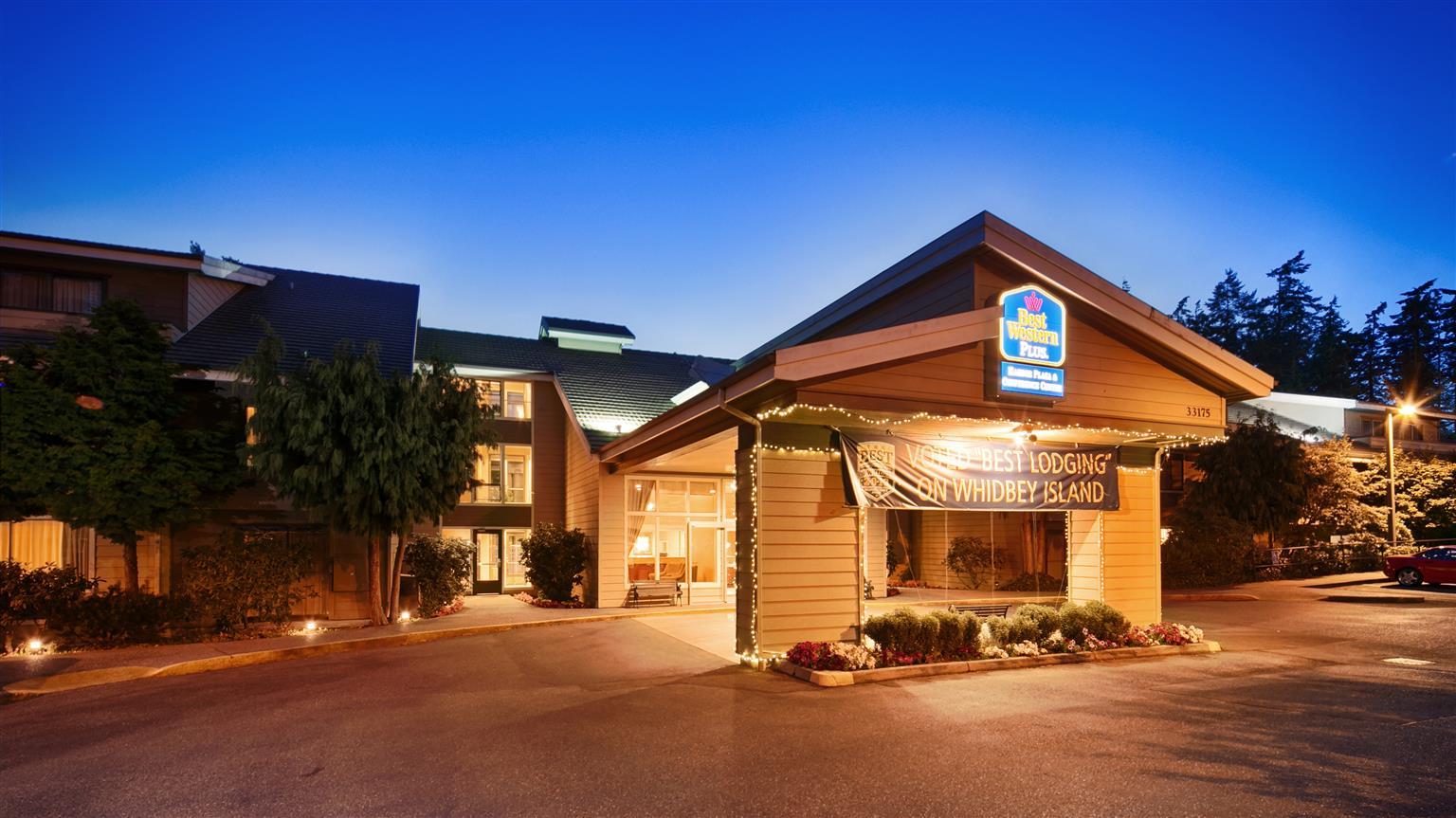 Best Western Plus Oak Harbor Hotel And Conference Center Exterior photo